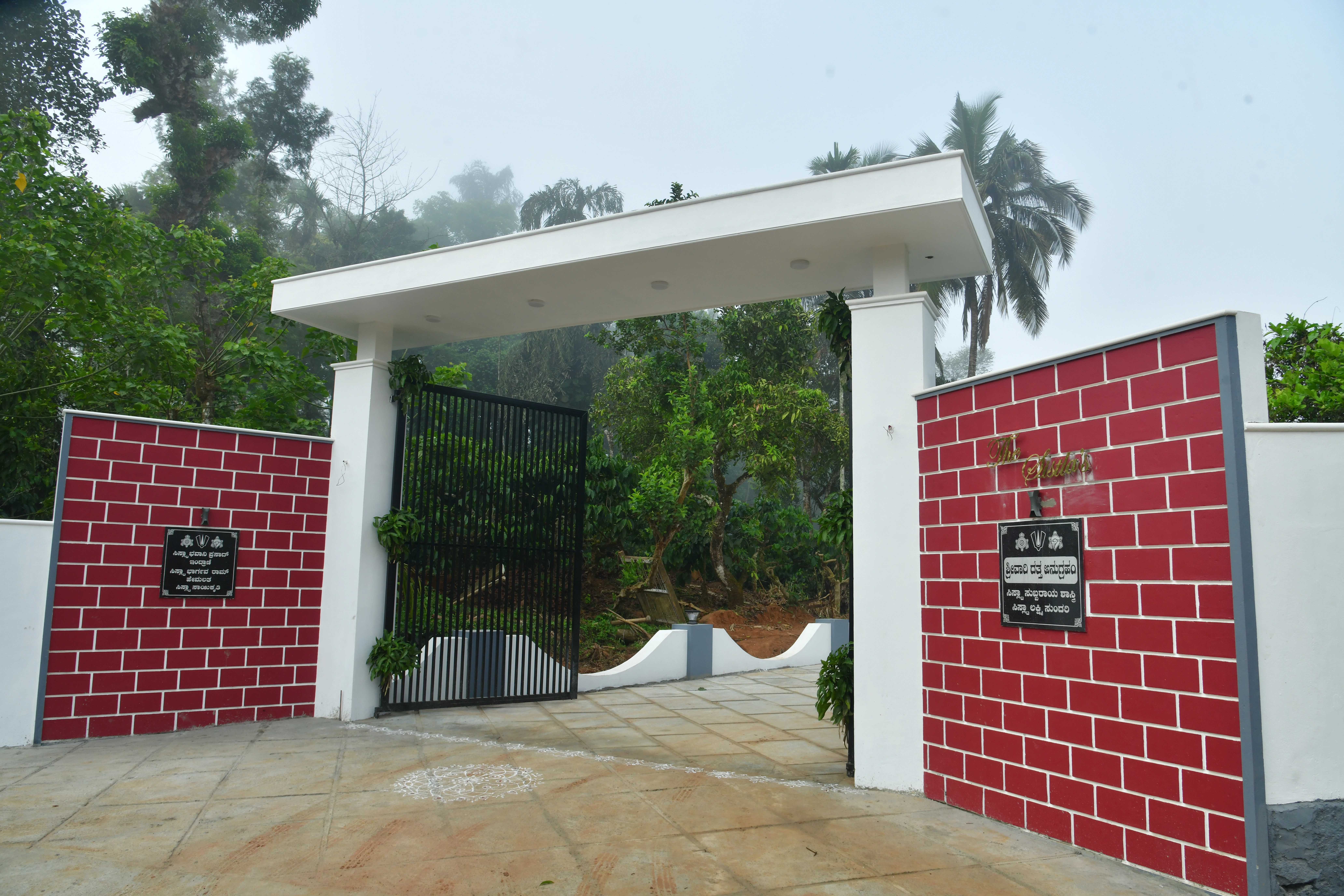 Main Entrance Gate to Sistla's Homestay