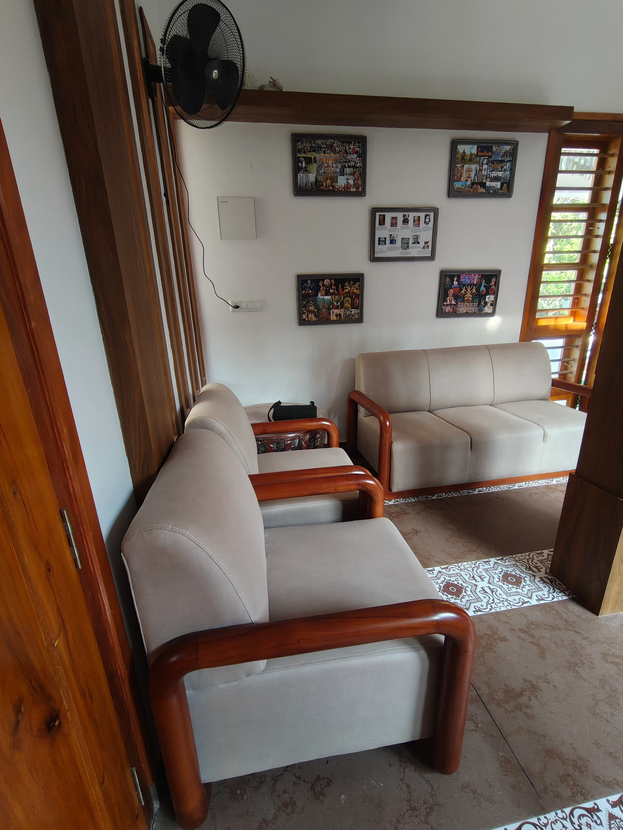 Modern and Comfortable Living Lounge
